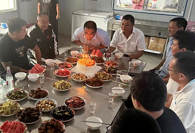 工地过生日 温暖职工心