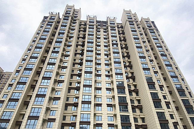 热火朝天加油干 项目建设战犹酣