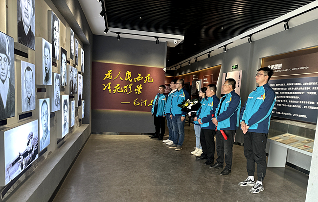 冶金公司-烈士陵园扫墓 (2).jpg