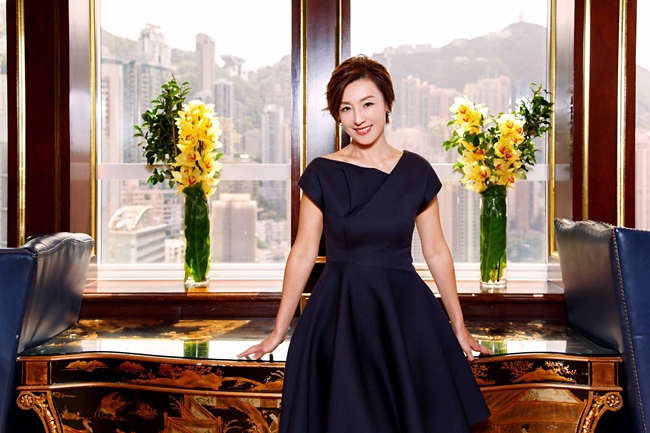 亿万身家周美凤：演员变商业才女，慈善商业笃定前行