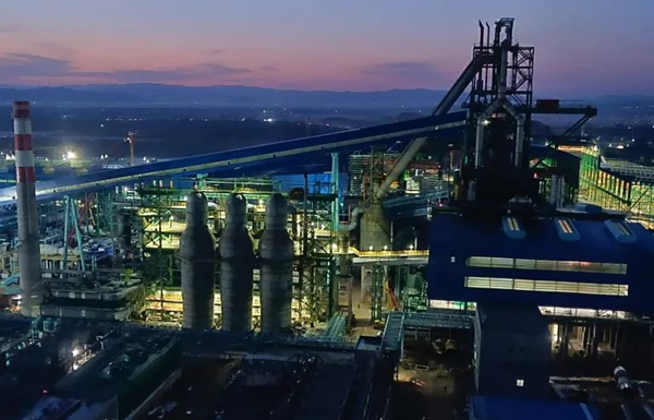 风雪中拼搏奋斗，骄阳下笃定前行