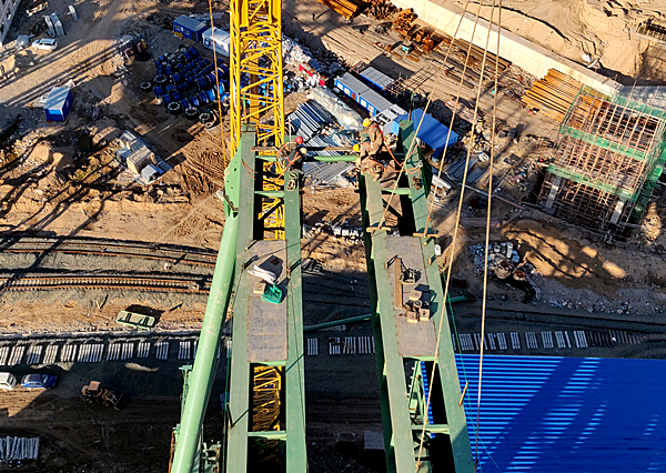 劳动最美丽 奋斗最青春