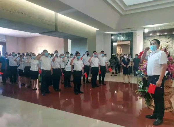 一个支部一座堡垒，一名党员一面旗帜