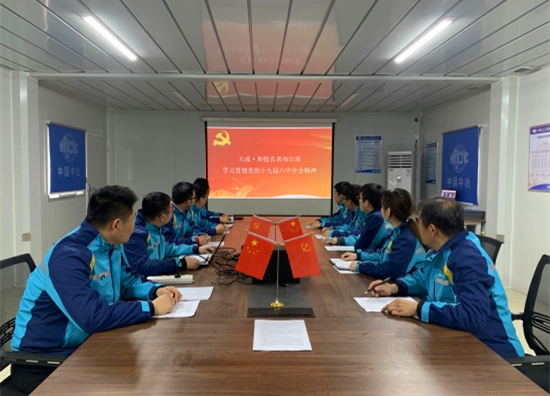 让党旗在工程一线高高飘扬