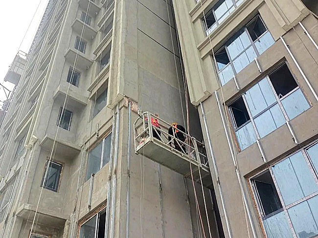 头顶烈日不惧酷暑 鏖战高温城市建设者