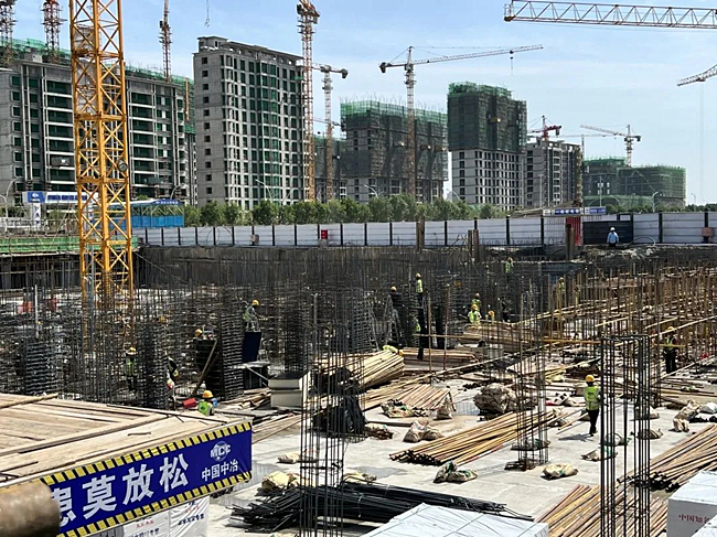 在钢筋丛林中“劲舞”的城市建设者们