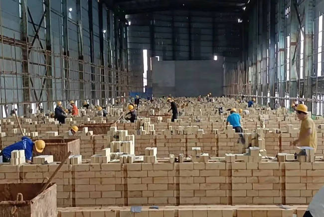 挑灯夜战抢进度 加班加点赶工期