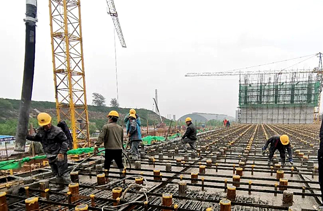 放弃“小家”团聚 选择“大家”坚守