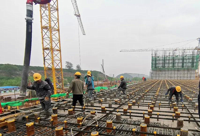 奋斗点亮大干色彩 汗水凝结金秋硕果