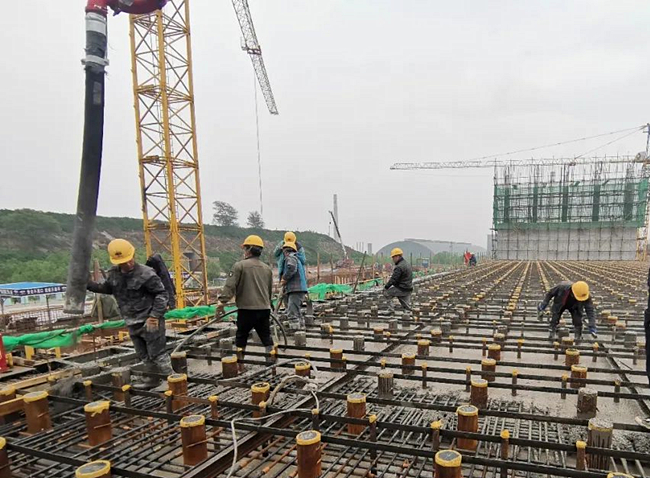 大干快上当先锋 优质高效建新功