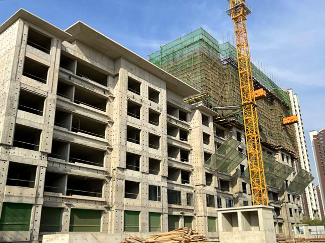 凛冽寒风中城市建设如火如荼